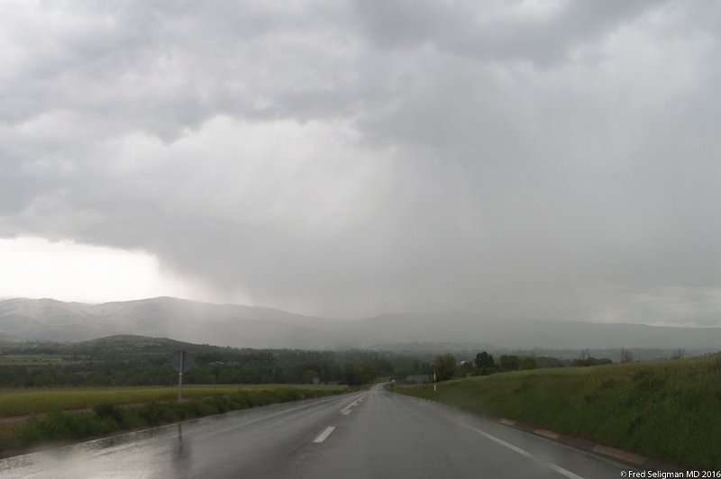 20160530_163649 D4S.jpg - Clouds roll in at higher elevation, Pyrenees